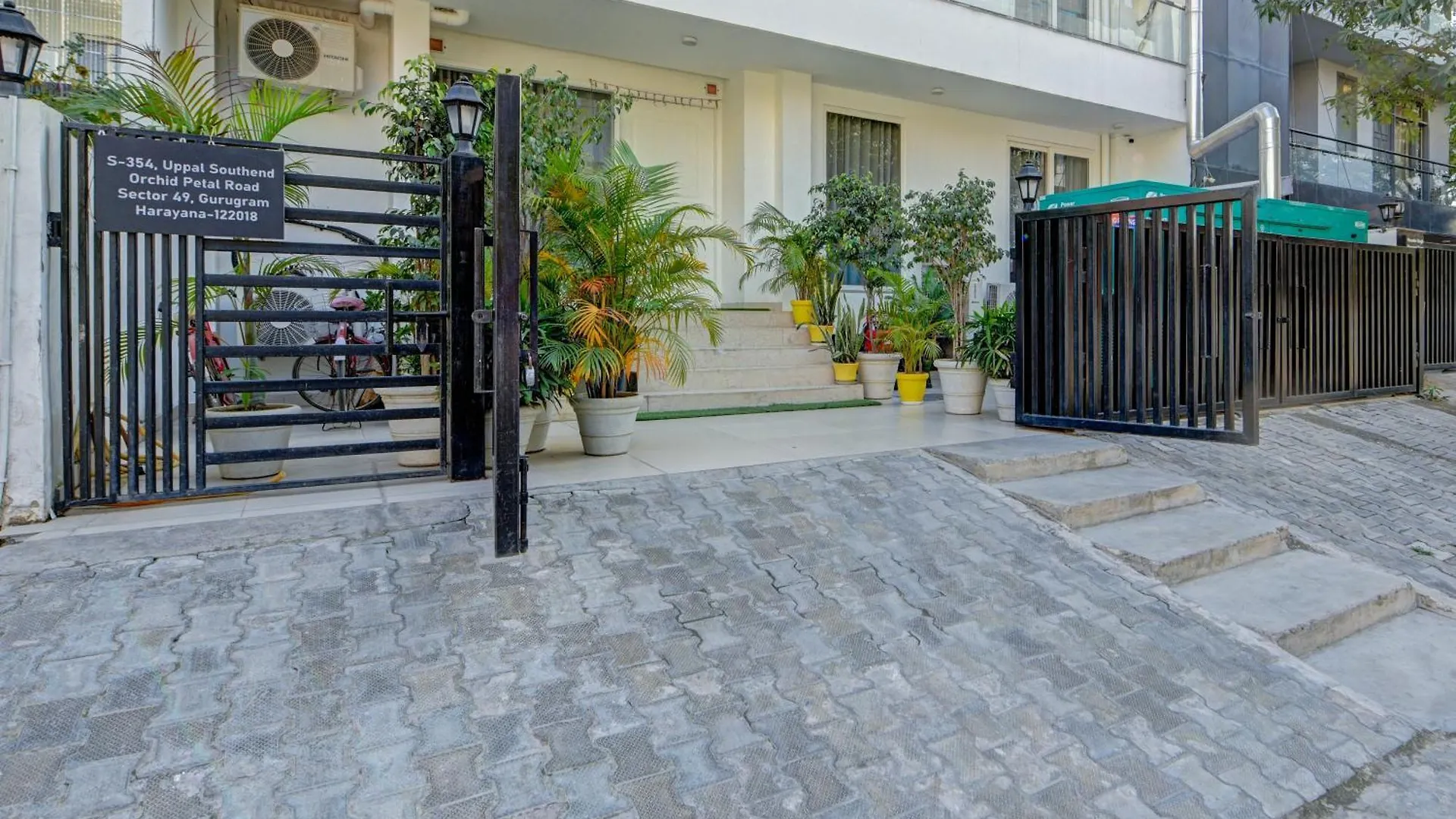 Aamantran Residency Hotel, Sohna Road, Sector 49, Gurugram Gurgaon India